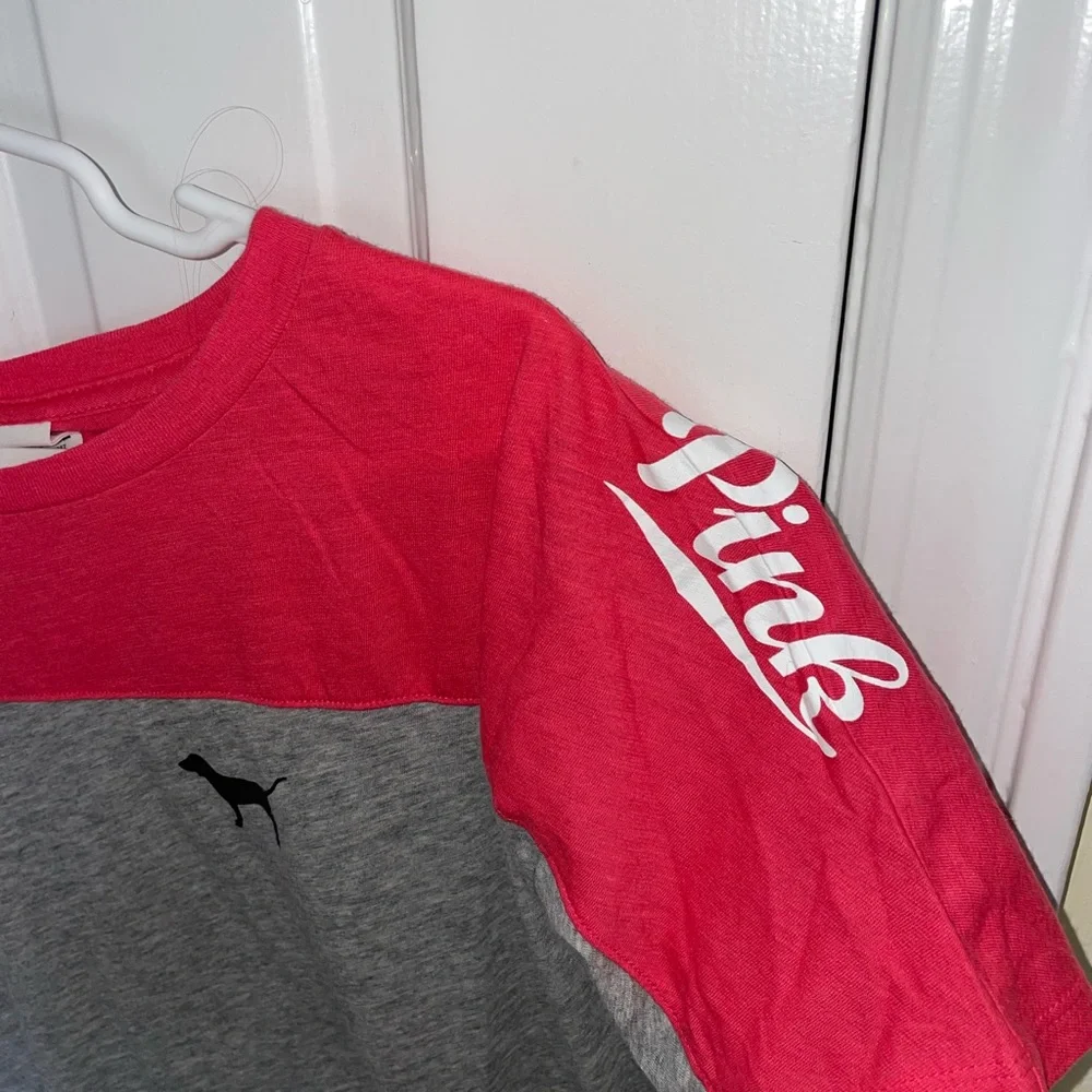VS PINK T-Shirt - Picture 4 of 6